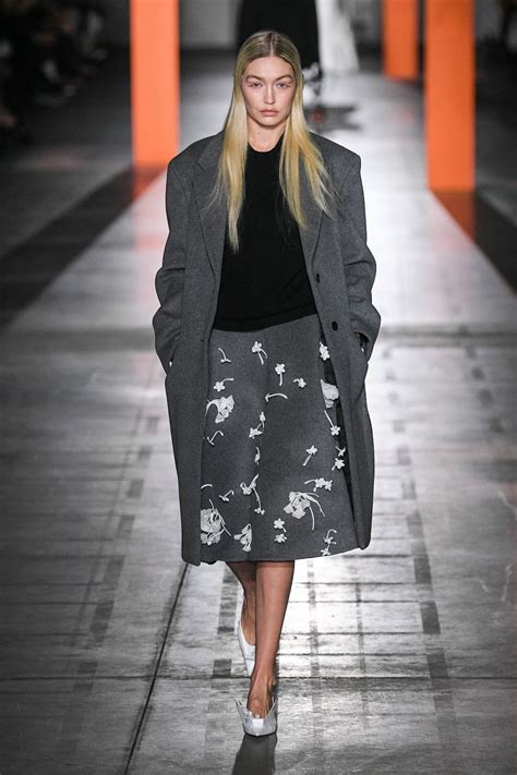 abiti da sposa miuccia prada|SFILATA PRADA DONNA AUTUNNO/INVERNO 2022.